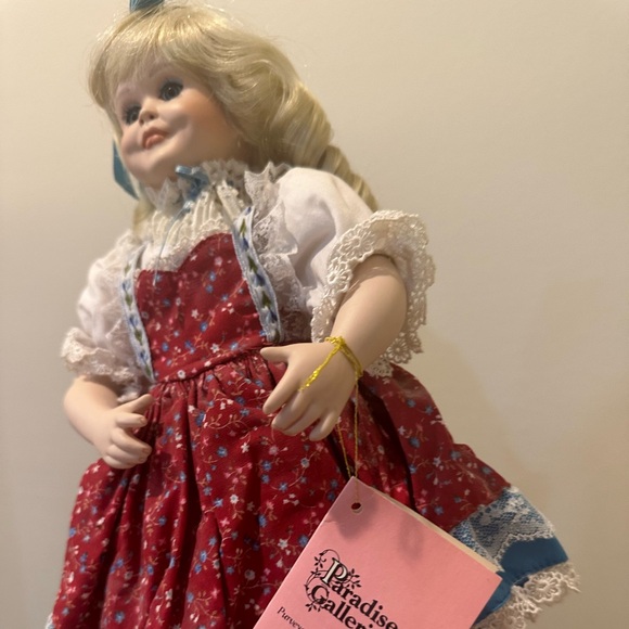 1990’s - 14” Porcelain Doll - Paradise Galleries - Picture 2 of 4